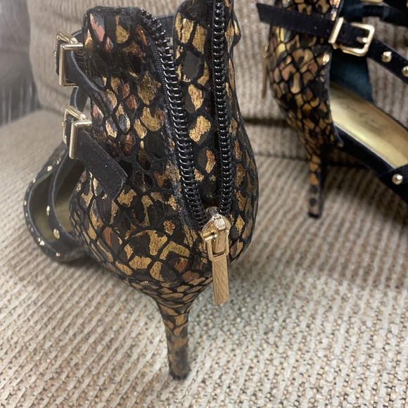 Gorgeous leopard print- snake print embossed heels - Picture 4 of 10